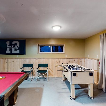 Towering Pines Cabin & Game Room Левънуърт Стая снимка